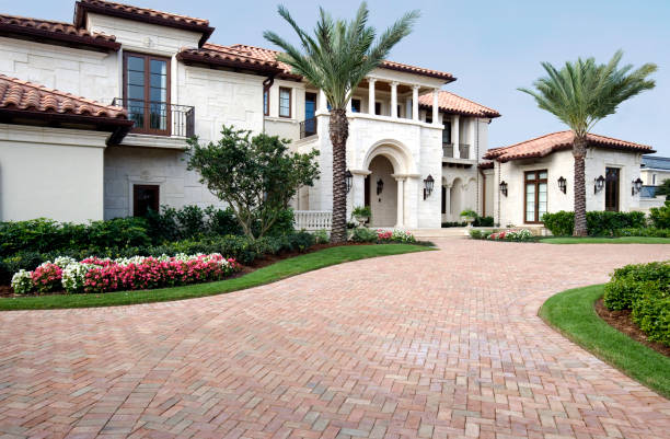 Best Professional Driveway Pavers  in Lla Lla, WA
